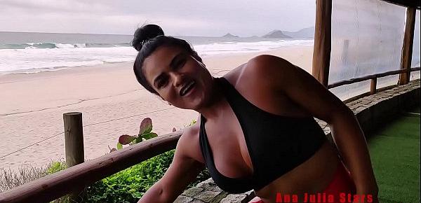  Passeio de carro terminou com a morena rabuda Ana Júlia sentando gostoso e pedindo leitinho na boca